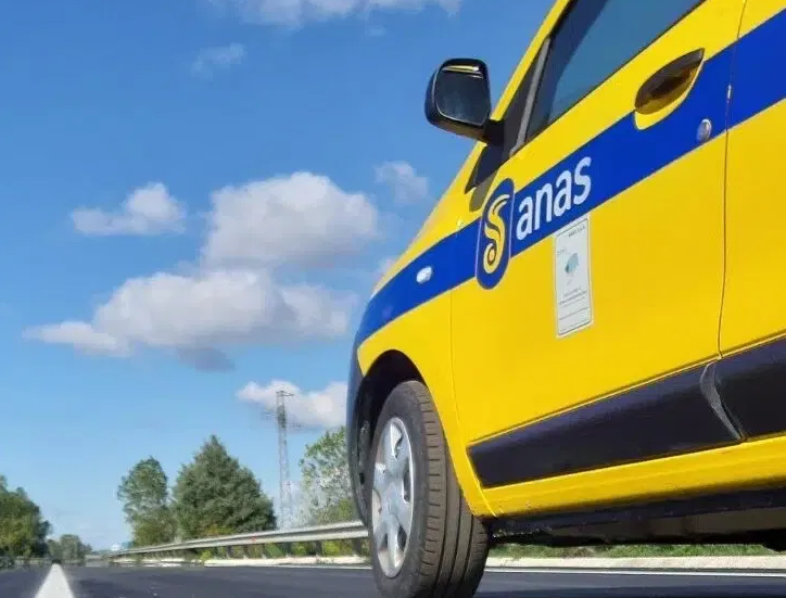 Scontro frontale tra auto e moto sulla Ss18 a Falconara Albanese