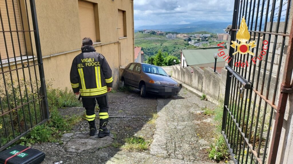 Catanzaro. Anziano muore dopo essere stato travolto dalla sua auto