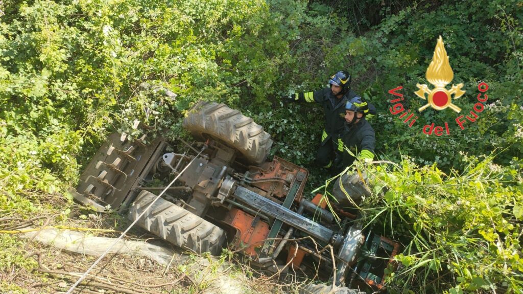 Incidente a Ricadi: muore schiacciato dal suo trattore