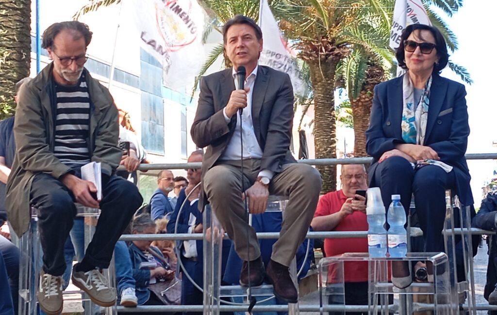 Conte a Lamezia Terme: “Governo ha speso solo 70 milioni dei 209 miliardi PNRR portati dall’Europa”