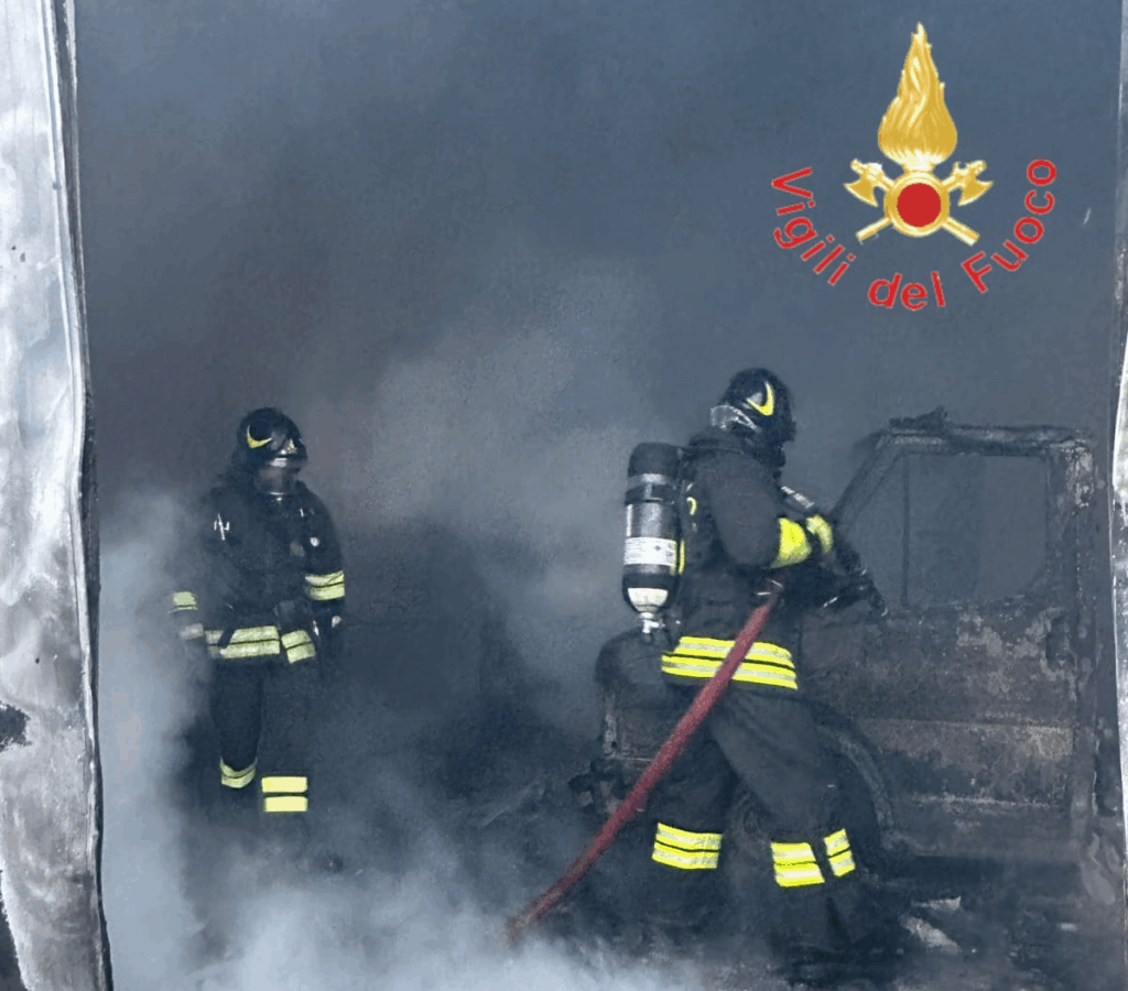 Incendio in un’autofficina di Joppolo: mezzi distrutti dalle fiamme
