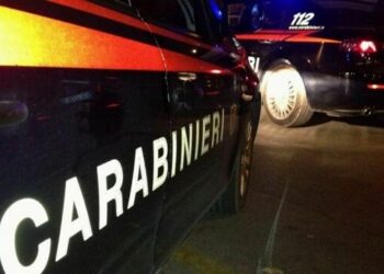 Schiavonea. Notte di violenza: 38enne accoltella un vicino e si barrica in casa. Arrestato dai Carabinieri