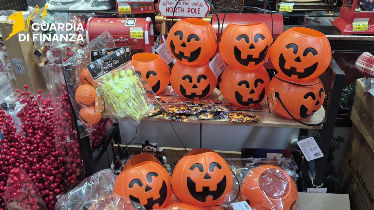 Halloween, sequestrati oltre 30mila prodotti non sicuri nel Catanzarese: multe per 100mila euro (Video)