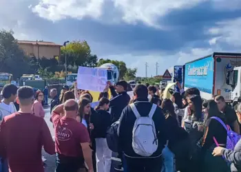 Protesta Tir sospesa. A Tortora cittadini e autotrasportatori mantengono il presidio sulla Statale 18
