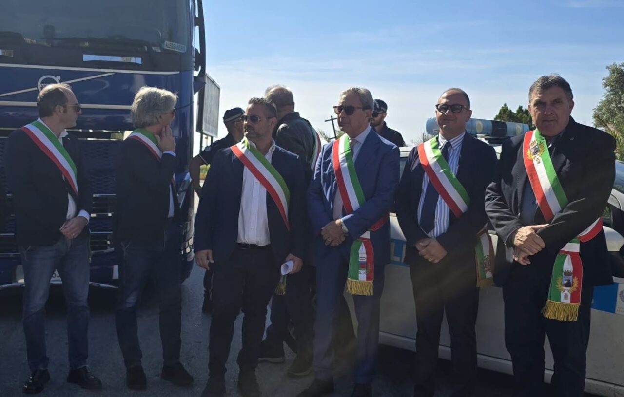 Caro carburante. I sindaci del Tirreno cosentino al fianco della protesta: «Servono soluzioni strutturali per famiglie e imprese»