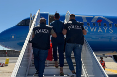 Crotone. Espulso e rimpatriato cittadino bengalese irregolare: intensificati i controlli sull’immigrazione