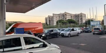 Calabria. Lunghe file ai distributori per la paura di restare senza carburante