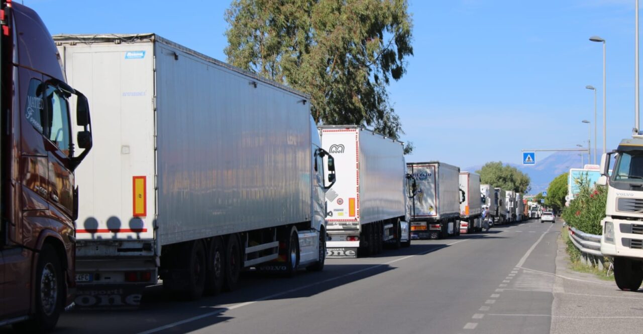 Protesta Tir. Il Codacons Calabria minaccia denunce alle Procure